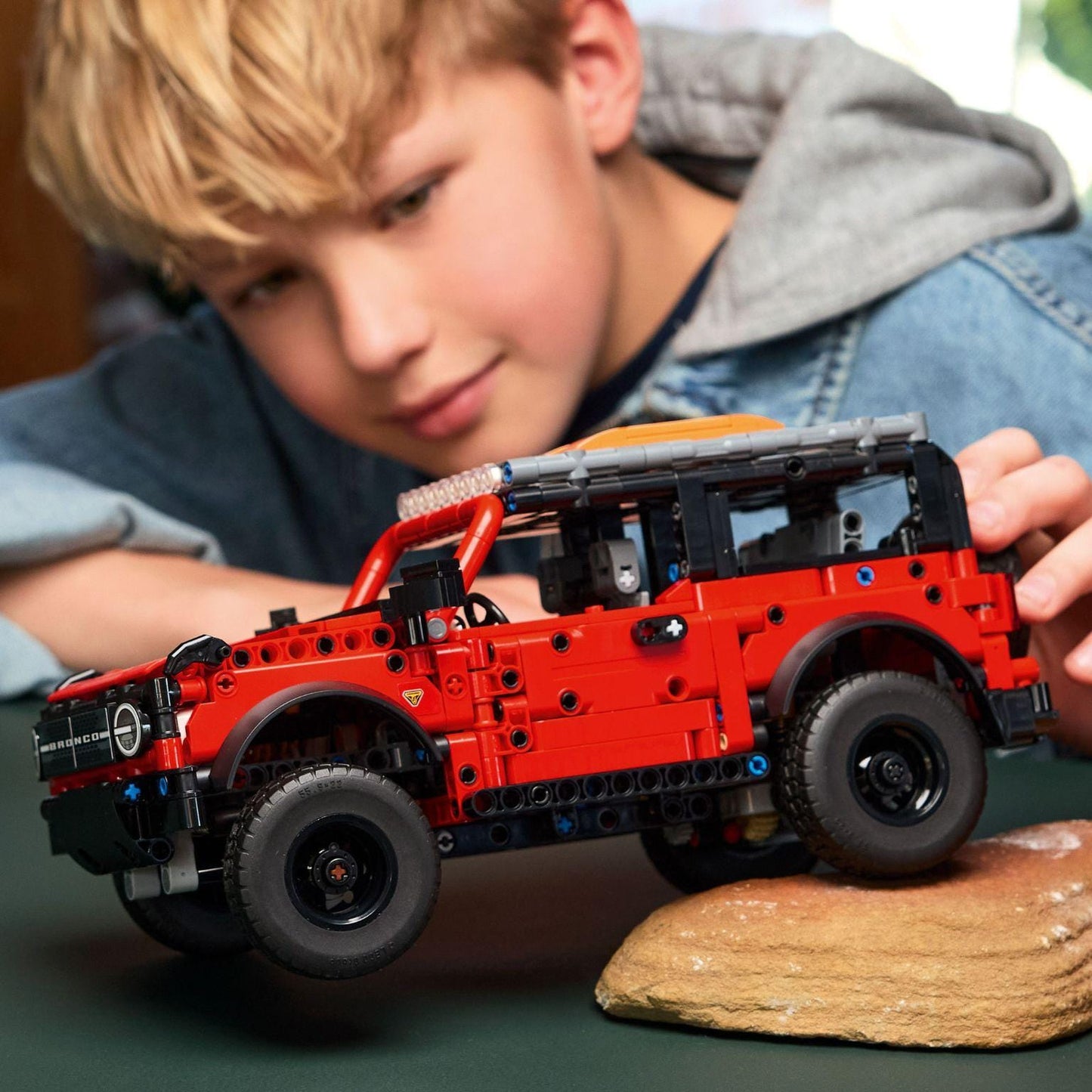 Apresentamos Lego Technic - SUV Ford Bronco com o SKU 664221325 recomendado para + 9 anos