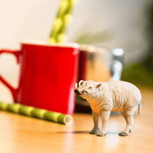 Apresentamos Figura de borracha - Babirussa com o SKU 430010221 recomendado para + 3 anos