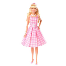 Apresentamos Barbie The Movie - Barbie em Vestido Rosa Gingham com o SKU 231607024 recomendado para + 3 anos