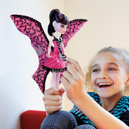 Presentamos Monster High Draculaura Alas de Murciélago con el SKU 55131321 recomendado para + 6 años