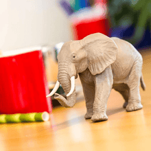 Apresentamos Figura de borracha – Elefante Africano com o SKU 437002925 recomendado para + 3 anos