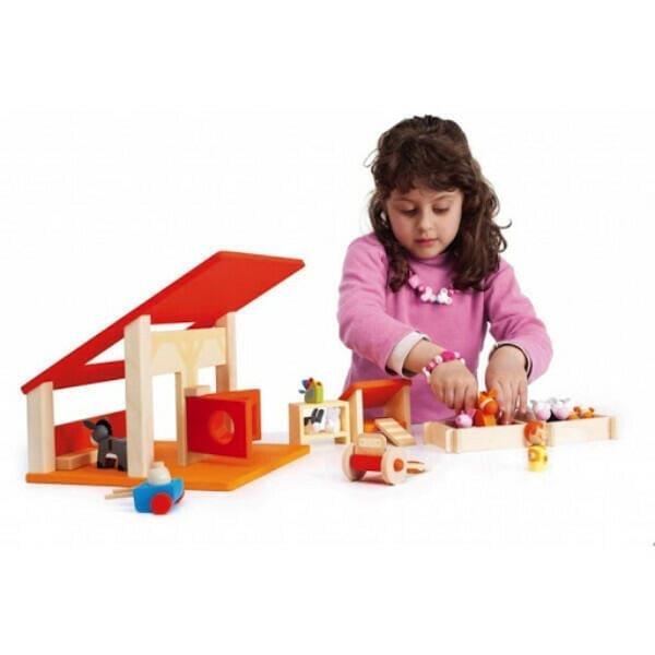 Apresentamos Estábulo em madeira com o SKU 618250615 recomendado para + 3 anos