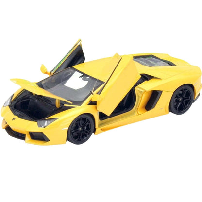 Presentamos Lamborghini Aventador Coupé (amarillo) con el SKU 682403323 recomendado para + 8 años