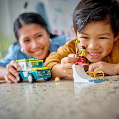 Presentamos Lego City Ambulancia de Emergencia y Snowboarder con el SKU 666040324 recomendado para + 4 años