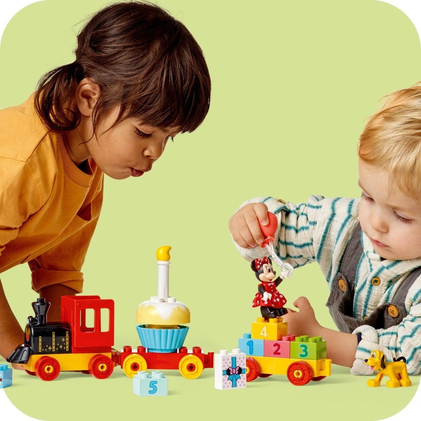 Apresentamos Lego Duplo O Comboio de Aniversário do Mickey e da Minnie com o SKU 661094124 recomendado para + 2 anos